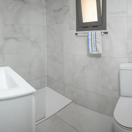 Elegant Penthouse In Centre 拉纳卡